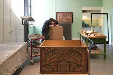 Haida artists working in the Pitt Rivers Museum Haida artists working in the Pitt Rivers Museum
